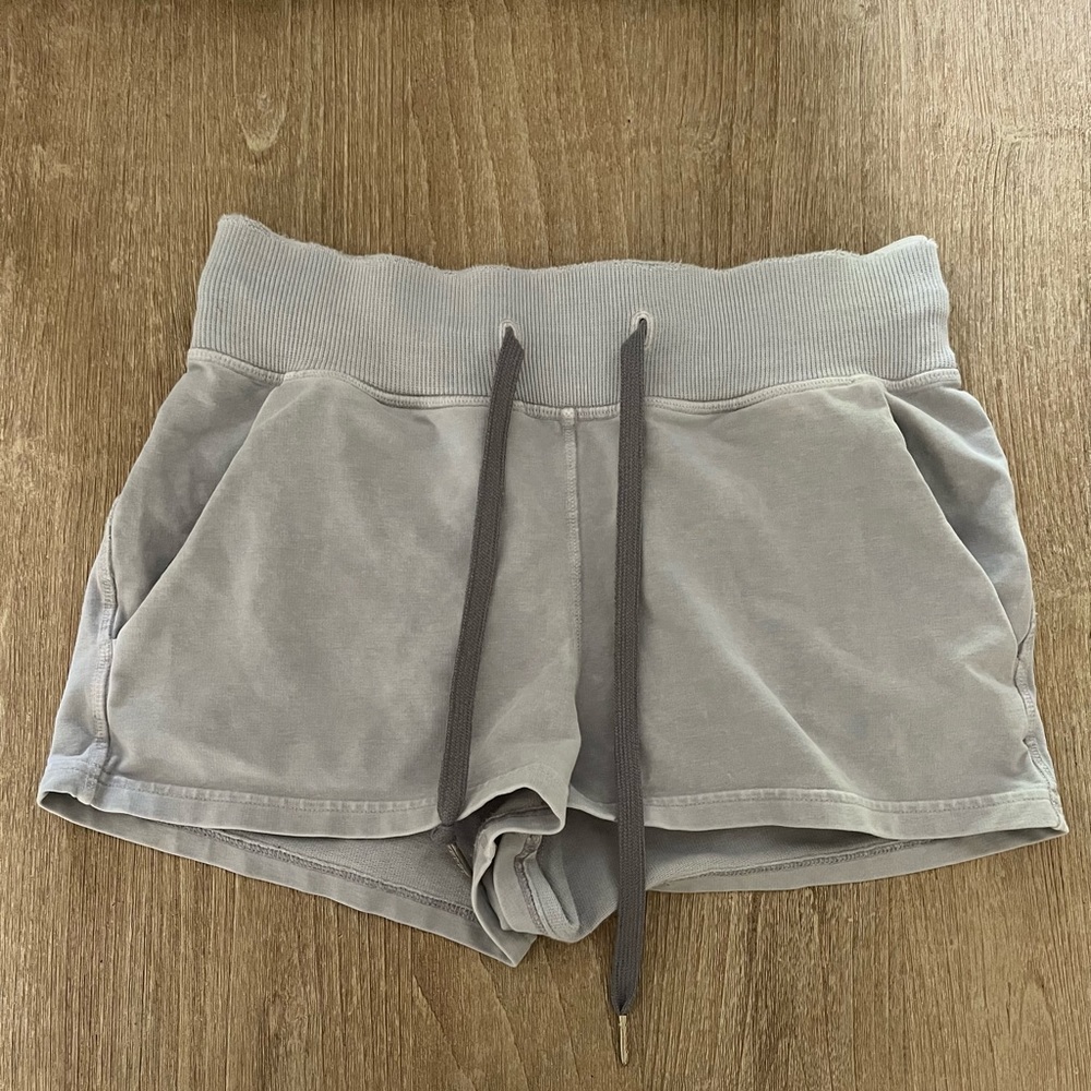 LULULEMON size 4 shorts